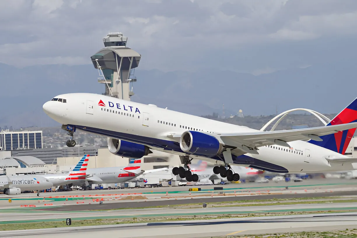 Delta Flight DL275 Diverted to LAX: When Advanced Aviation Technology Meets Real-World Challenges